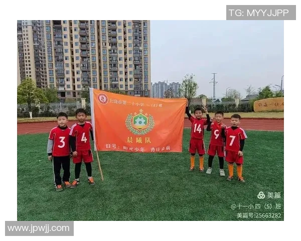 传奇球星寄语点燃绿茵梦想激励新一代奋勇拼搏